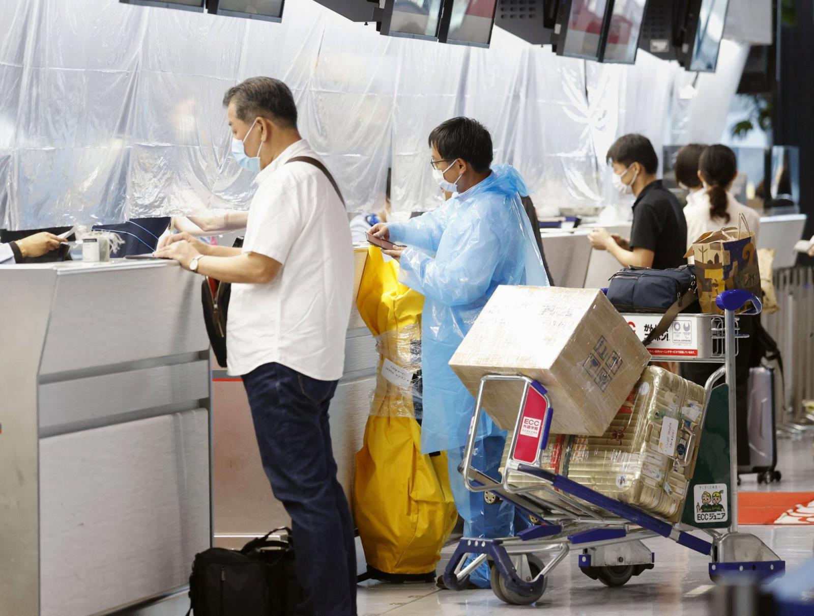 Travel between Japan and Vietnam partially resumed on June 25, but o<em></em>nly for members of the business community. | KYODO
