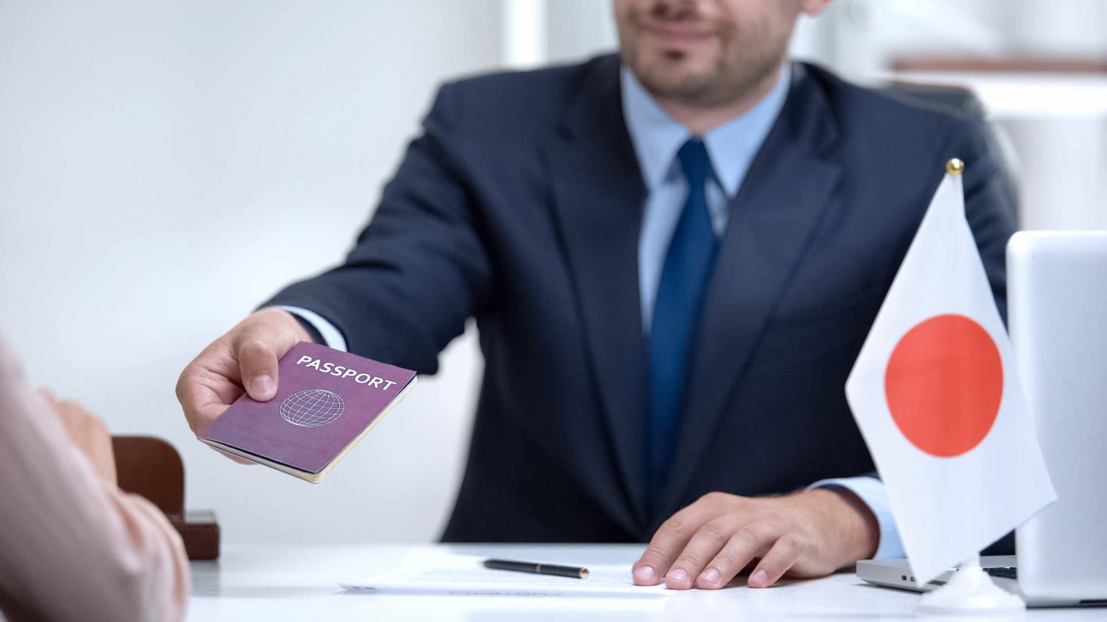 A rare sight: The government hasn't yet made a decision on whether to allow inbound employees to enter the country to start jobs at Japan-ba<em></em>sed companies. | GETTY IMAGES