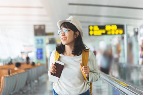 A woman travel during the mo<em></em>nkeypox pandemic